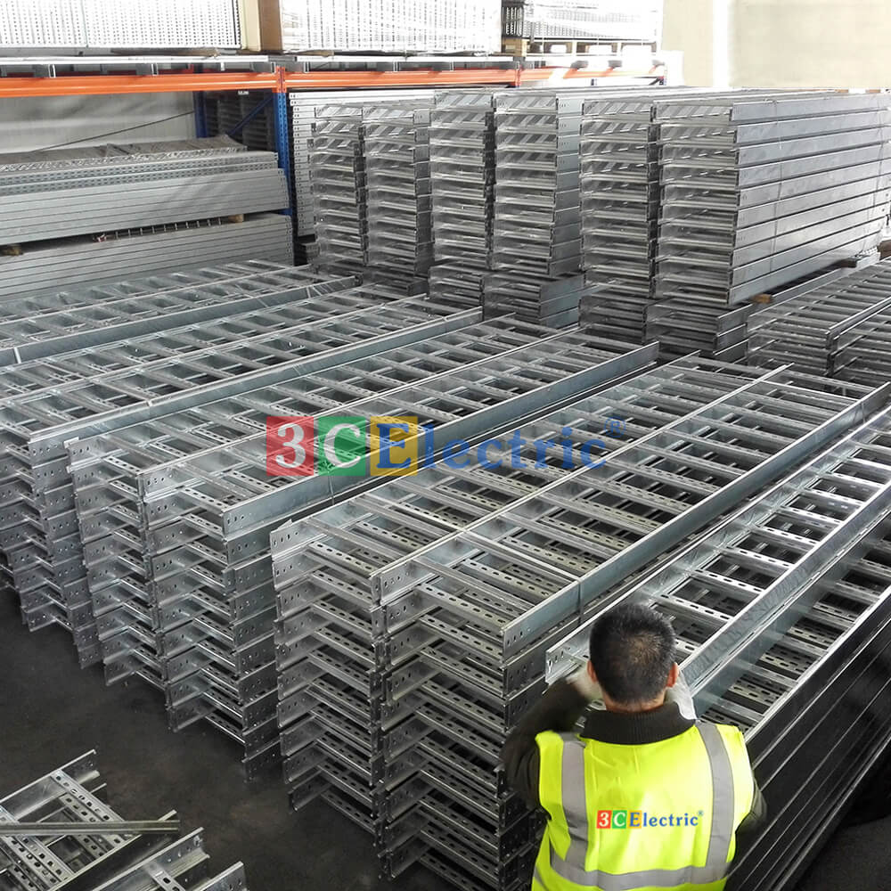 Hình ảnh thang cáp mạ kẽm nhúng nóng tại nhà máy 3CElectric sản xuất thang cáp mạ kẽm nhúng nóng