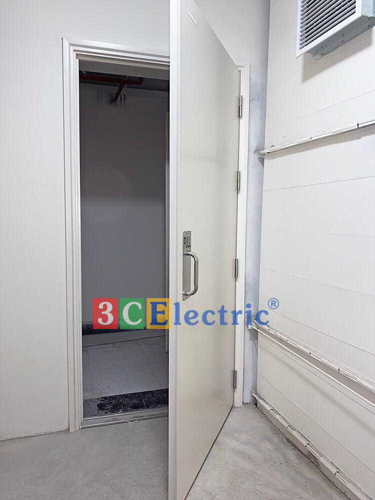 Cửa thép chống cháy lắp tại thang bộ